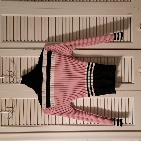 WD.NY Ribbed Turtleneck - Picture 1 of 3